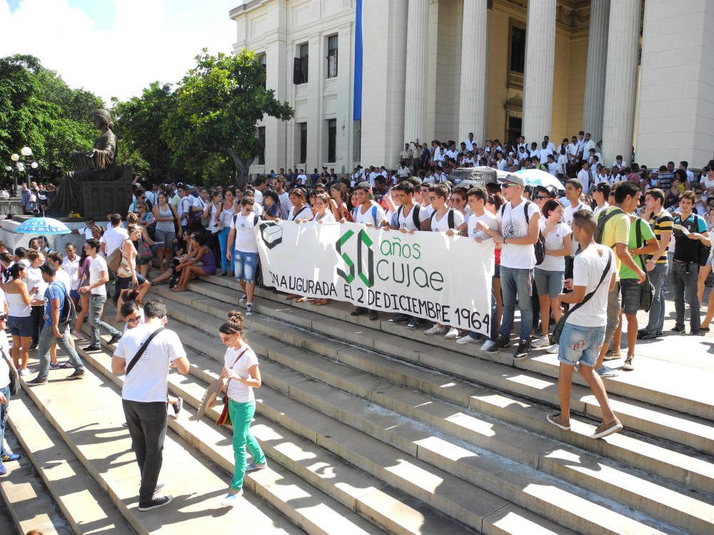 "Marcha" aller Studierenden in Havanna