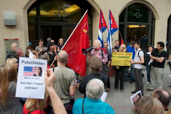 Protest. Kuba-Soligruppen »begrüßen« Bloggerin Yoani Sánchez in Berlin