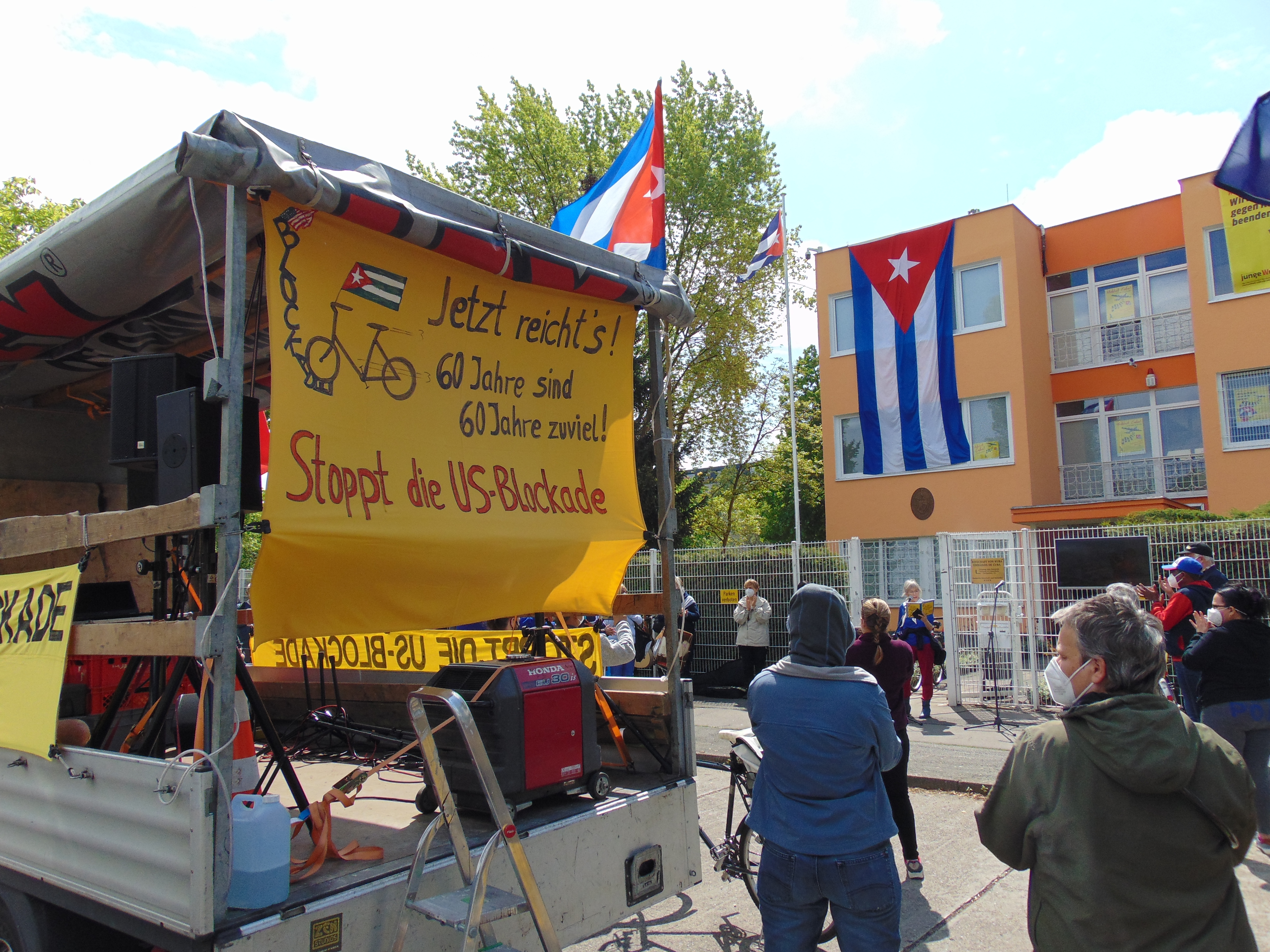 Demo-Auftakt - kubaniscche Botschaft
