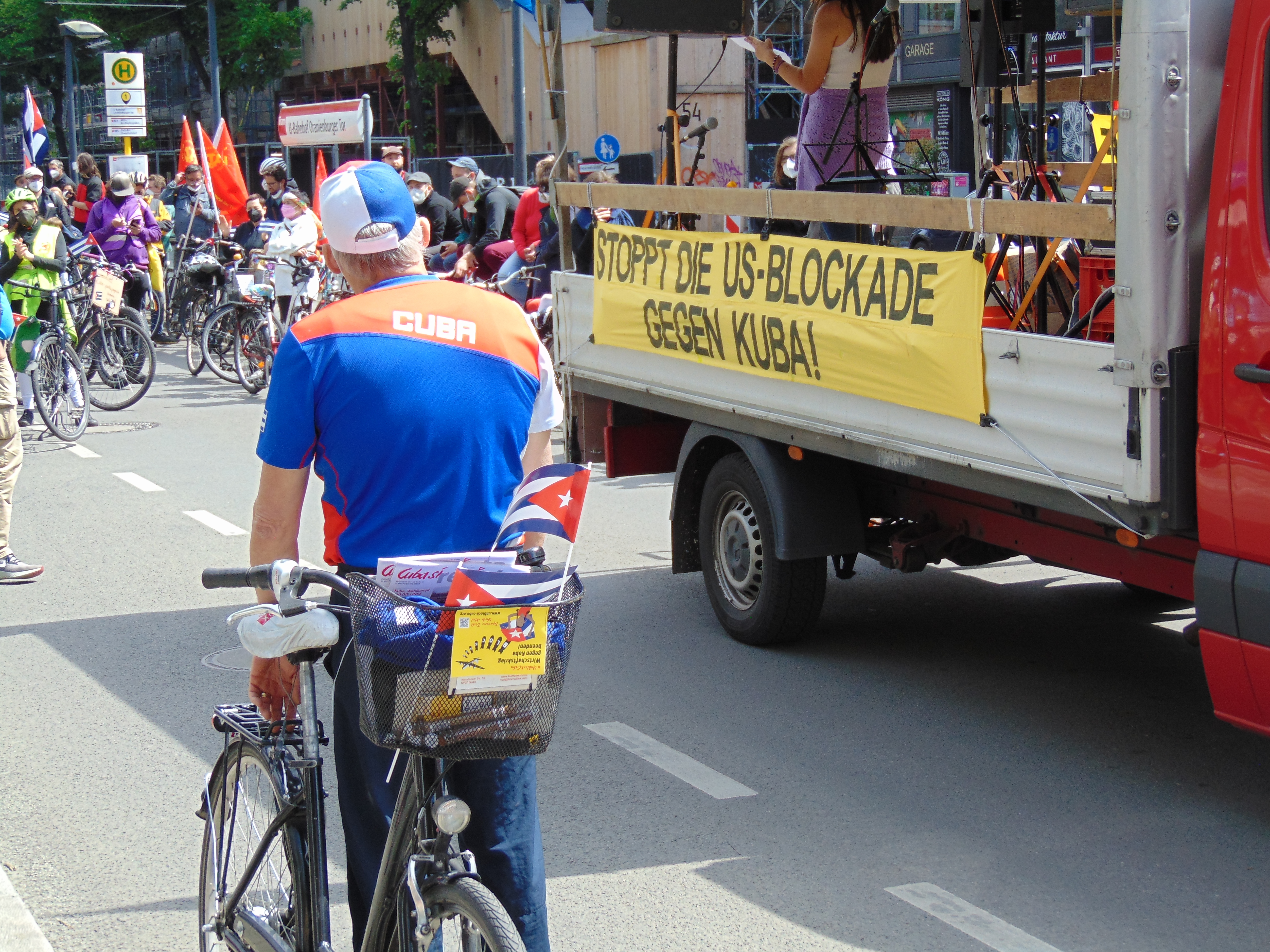 Unblockcuba-Fahrraddemo Kundgebung