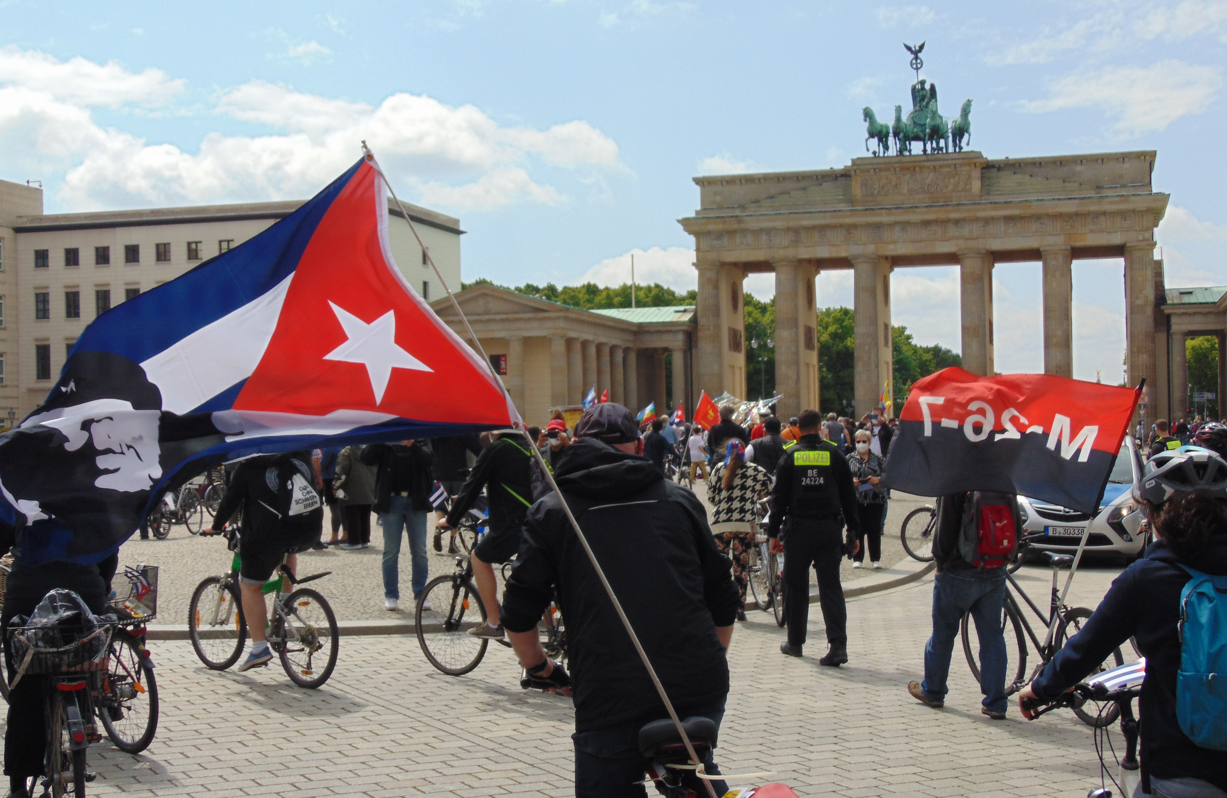 Fahrrad-Demo Kundgebung Brandenburger Tor