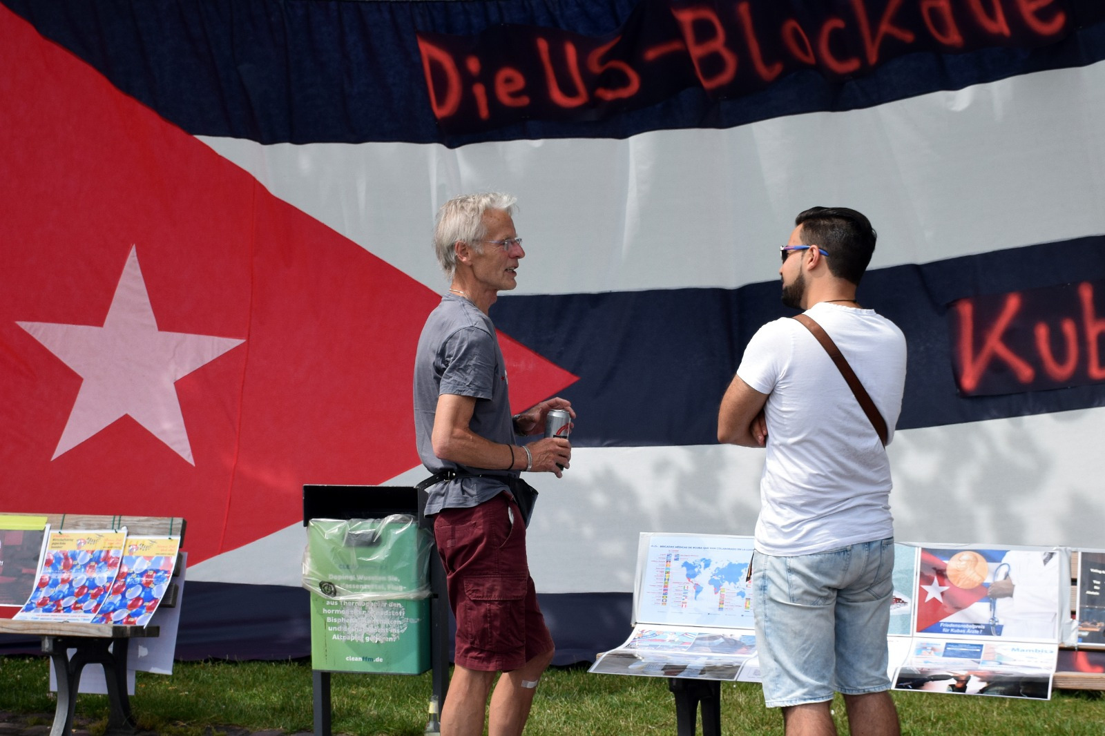Infostand gegen die Blockade Kubas