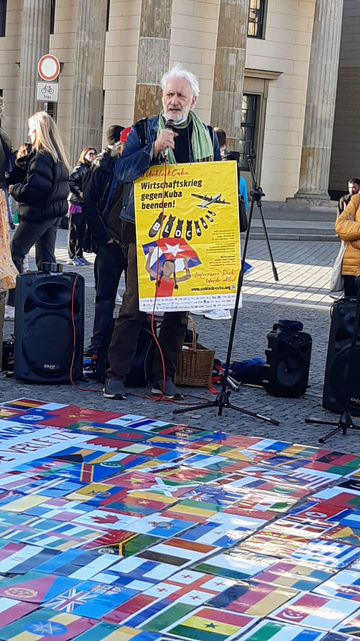 Brandenburger Tor: Protest gegen die US-Blockade in Berlin