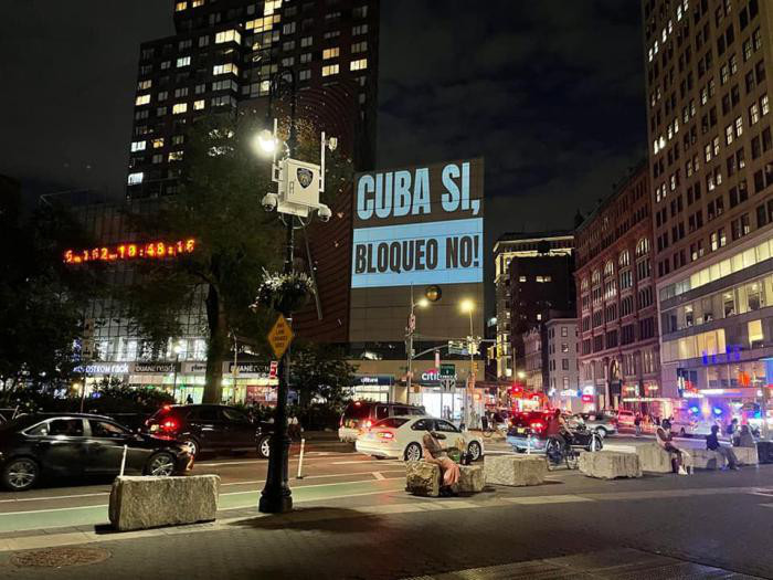 Leuchtschrift gegen die Blockade Kubas