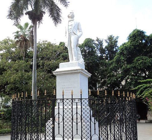 Statue von Carlos Manuel de Céspedes auf dem Plaza de Armas in Havanna
