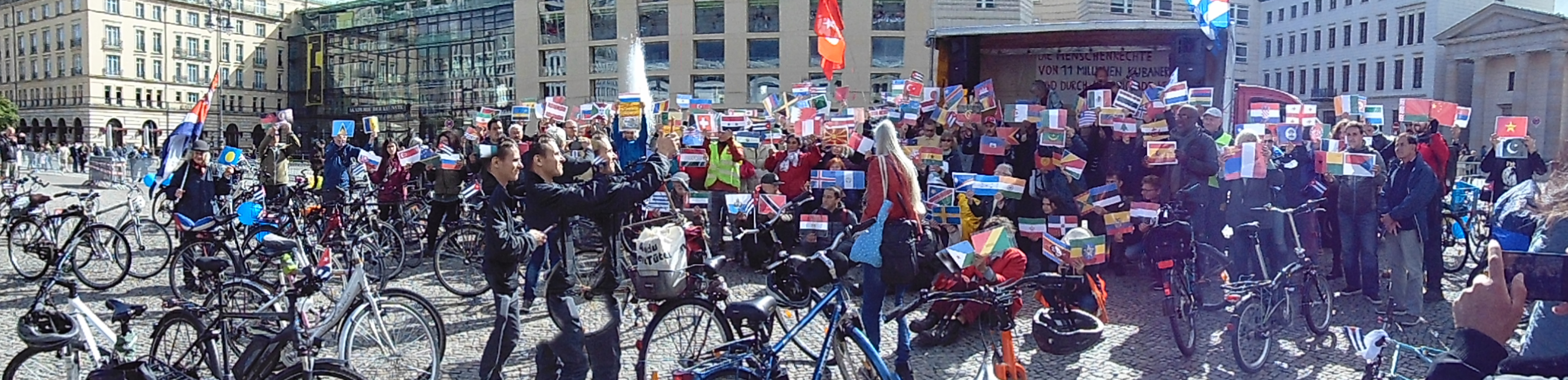 Fahrrad-Demo gegen die US-Blockade
