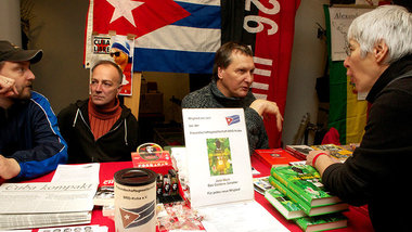 Infostand der Freundschaftsgesellschaft BRD-Kuba 
