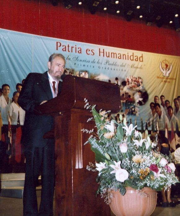 Fidel Castro an der Lateinamerikanischen Hochschule für Medizin