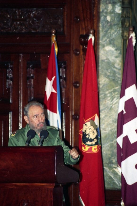 Fidel Castro in der Aula Magna der Universität Havanna