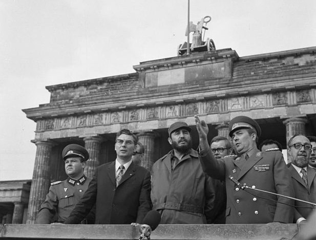 Fidel Castro vor dem Brandenburger Tor