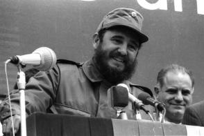 Fidel Castro auf einer Kundgebung in Leuna