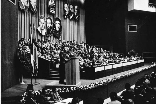 Fidel Castro auf dem Parteitag der PCC 1980