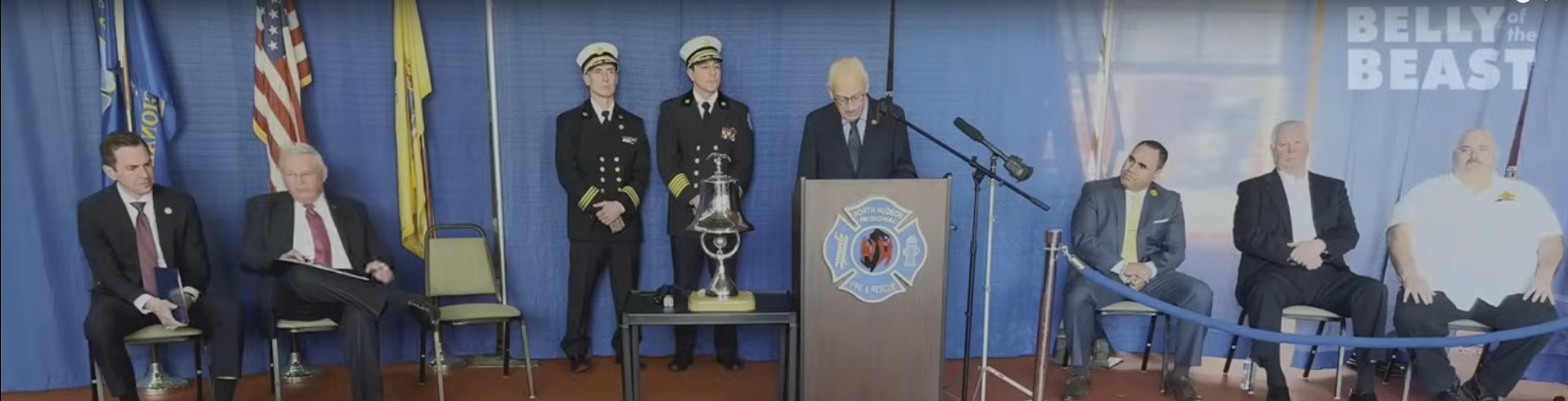 Pressekonferenz voll von Politikern aus New Jersey