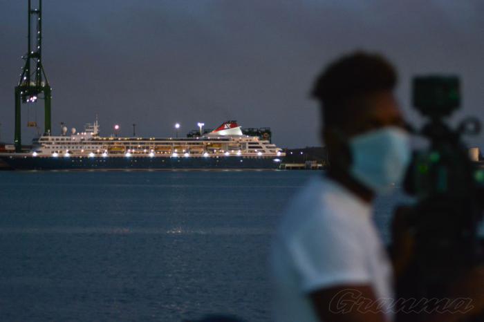 Das Kreuzfahrtschiff MS Braemar im Hafen von Havanna