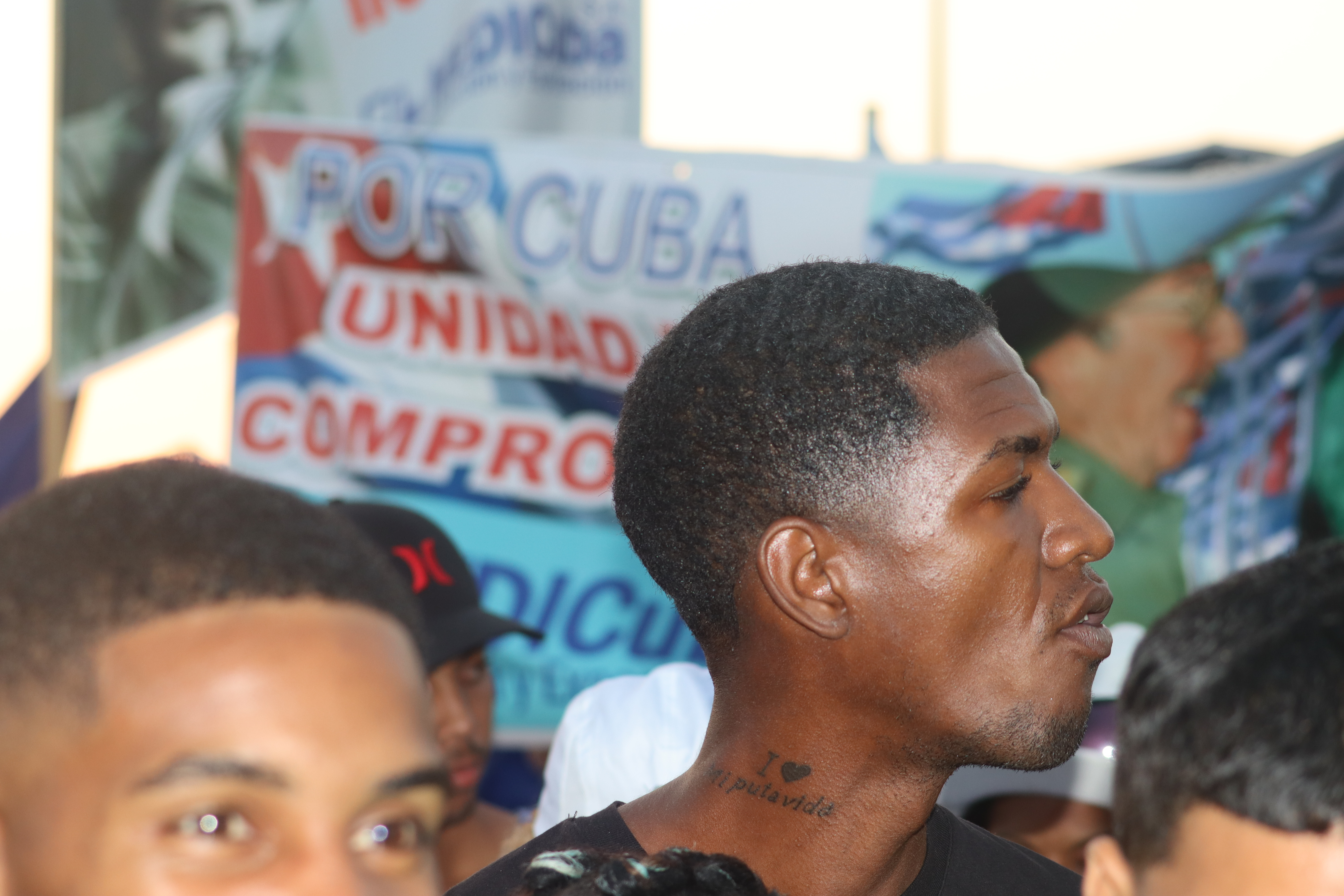 Teilnehmer auf der Kundgebung zum internationalen Tag der Arbeit in Havanna