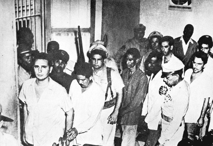 Ankunft von Fidel Castro, Eduardo Montano, Rafael Morales, Juan Almeida, Armando Mestre im Gefängnis von Santiago