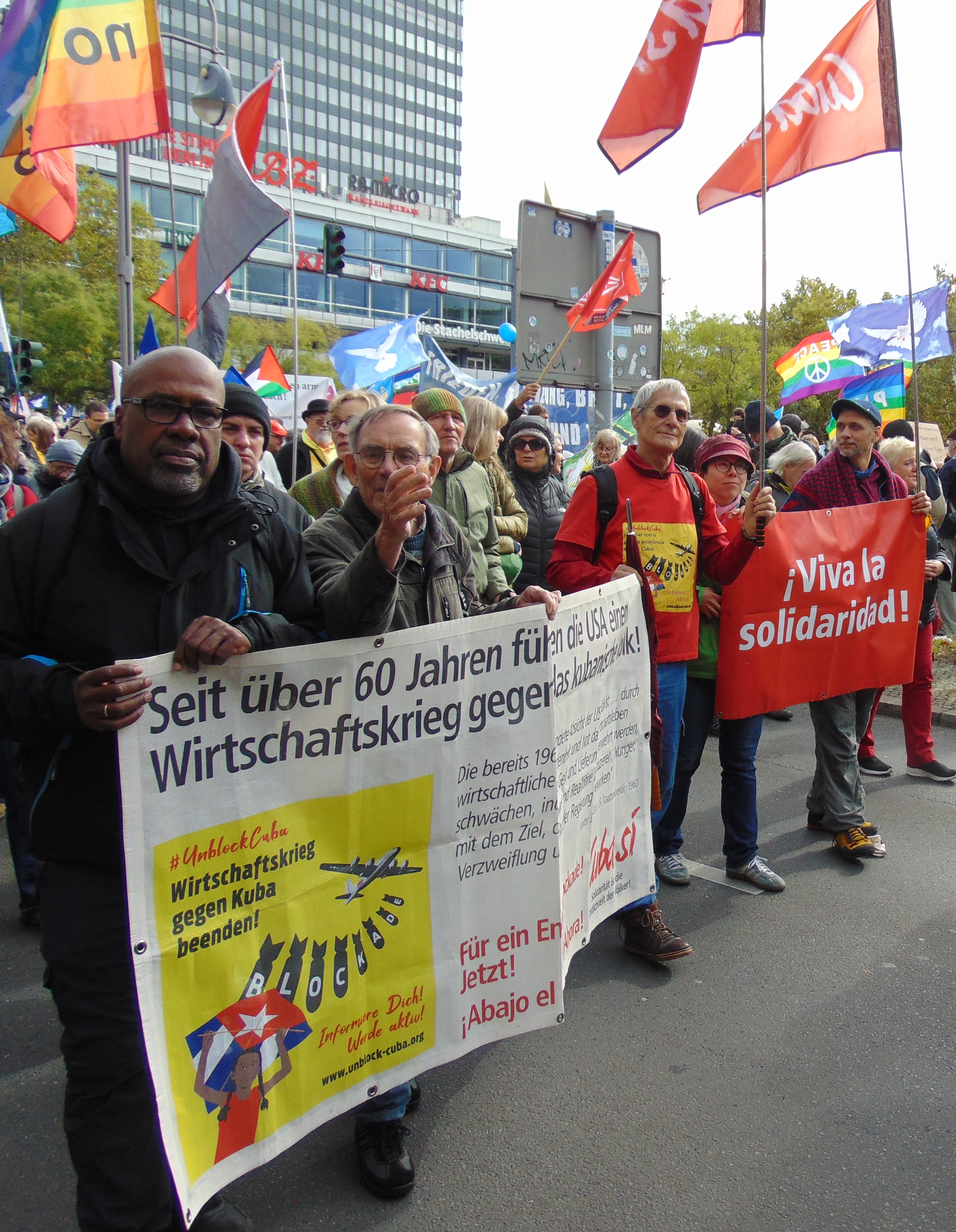 Kubasolidarität auf der Friedensdemonstration