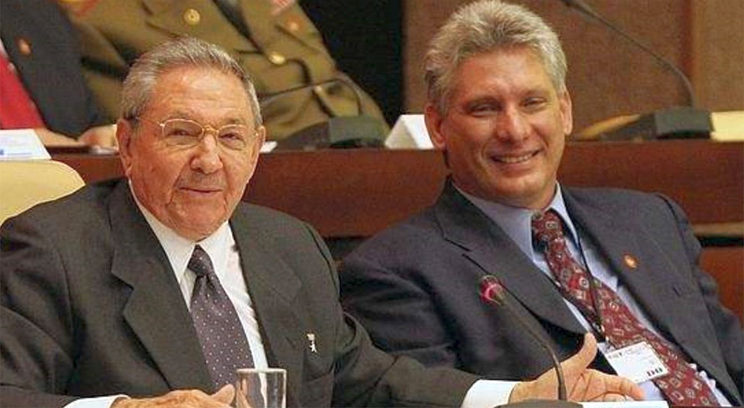 Raúl Castro und Miguel Díaz-Canel