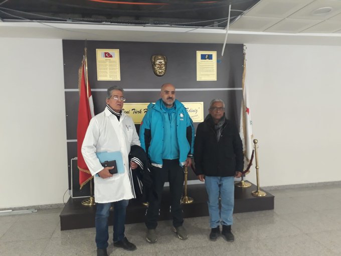 Vertreter des türkischen Gesundheitsministeriums mit dem Leiter der Ärztebrigade